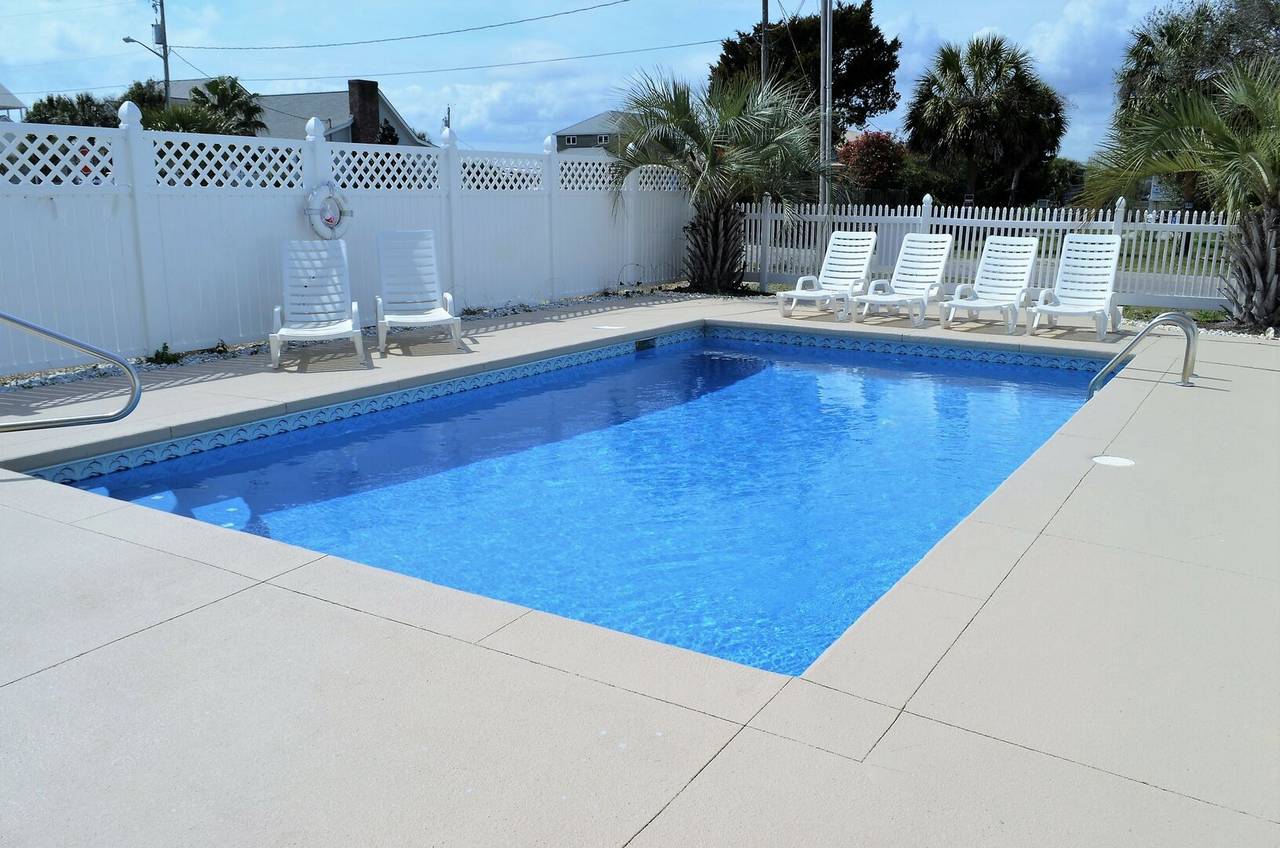 Lounge around the pool and soak up the sun! Lounge around the pool and soak up the sun!