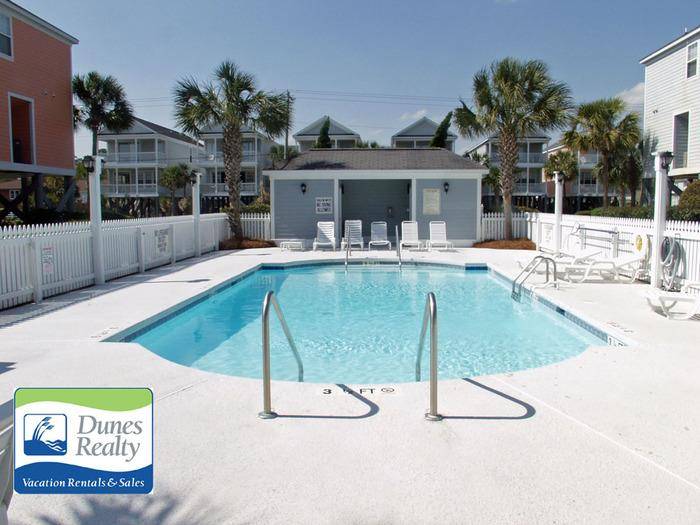 Community Pool Approx 28ft x 17ft Community Pool Approx 28ft x 17ft