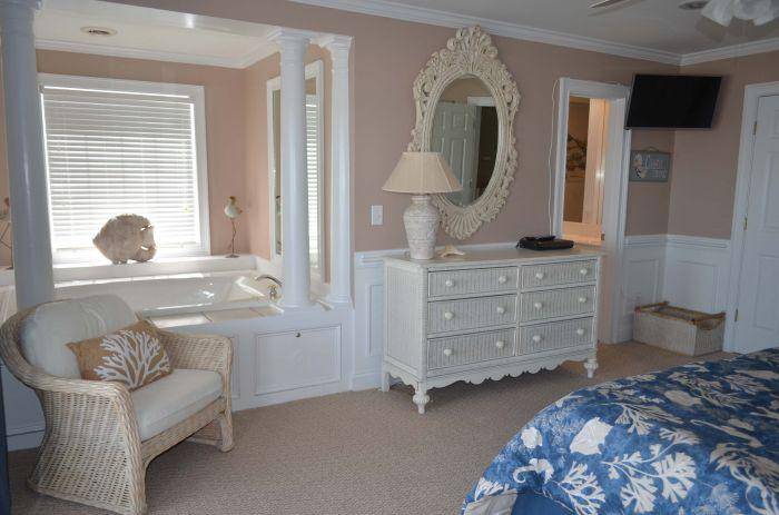 Bedroom 2 with Garden Tub Bedroom 2 with Garden Tub