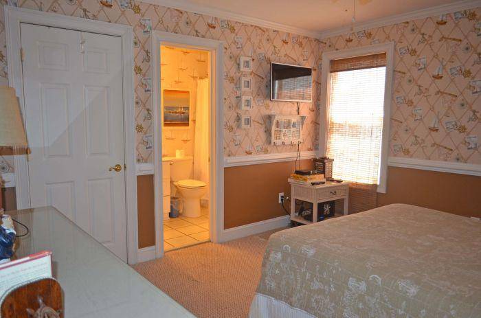 Bedroom 3 with Smart TV Bedroom 3 with Smart TV