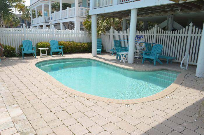 Lounge by the Pool! Lounge by the Pool!