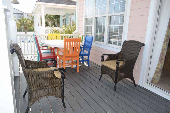 Plenty of Seating on Porch! Plenty of Seating on Porch!