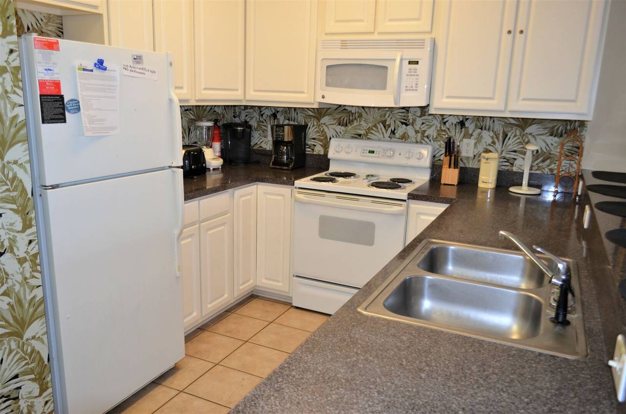 Coffee Maker, Toaster, & Blender Provided Coffee Maker, Toaster, & Blender Provided