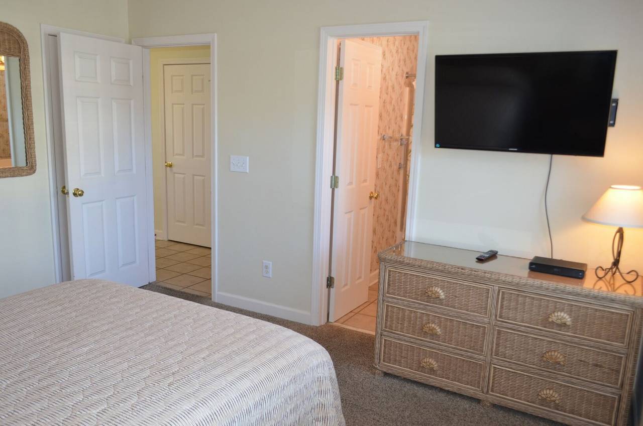 Bedroom 1 with Flat Screen TV Bedroom 1 with Flat Screen TV