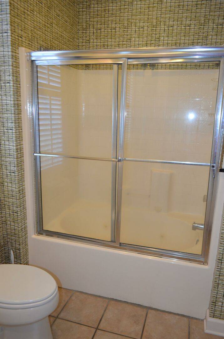 Bathroom 4 with Tub/Shower Combo Bathroom 4 with Tub/Shower Combo