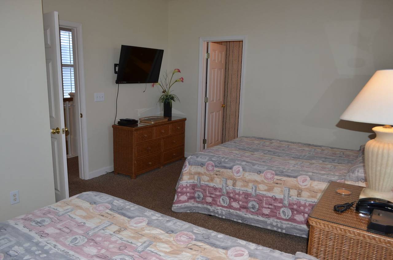 Bedroom 3 with Flat Screen TV Bedroom 3 with Flat Screen TV