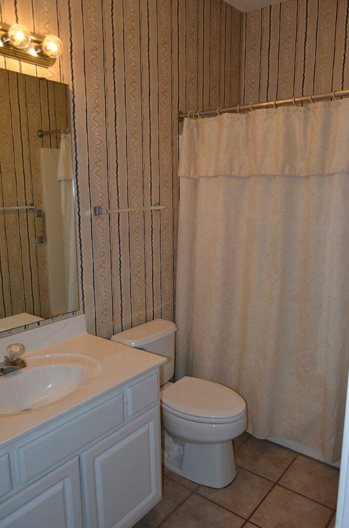 Bathroom 3 with Shower/Tub Combo Bathroom 3 with Shower/Tub Combo