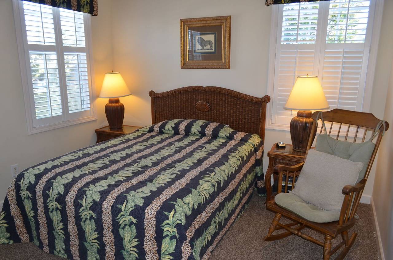 Bedroom 2 Up - 1 Queen Bed Bedroom 2 Up - 1 Queen Bed