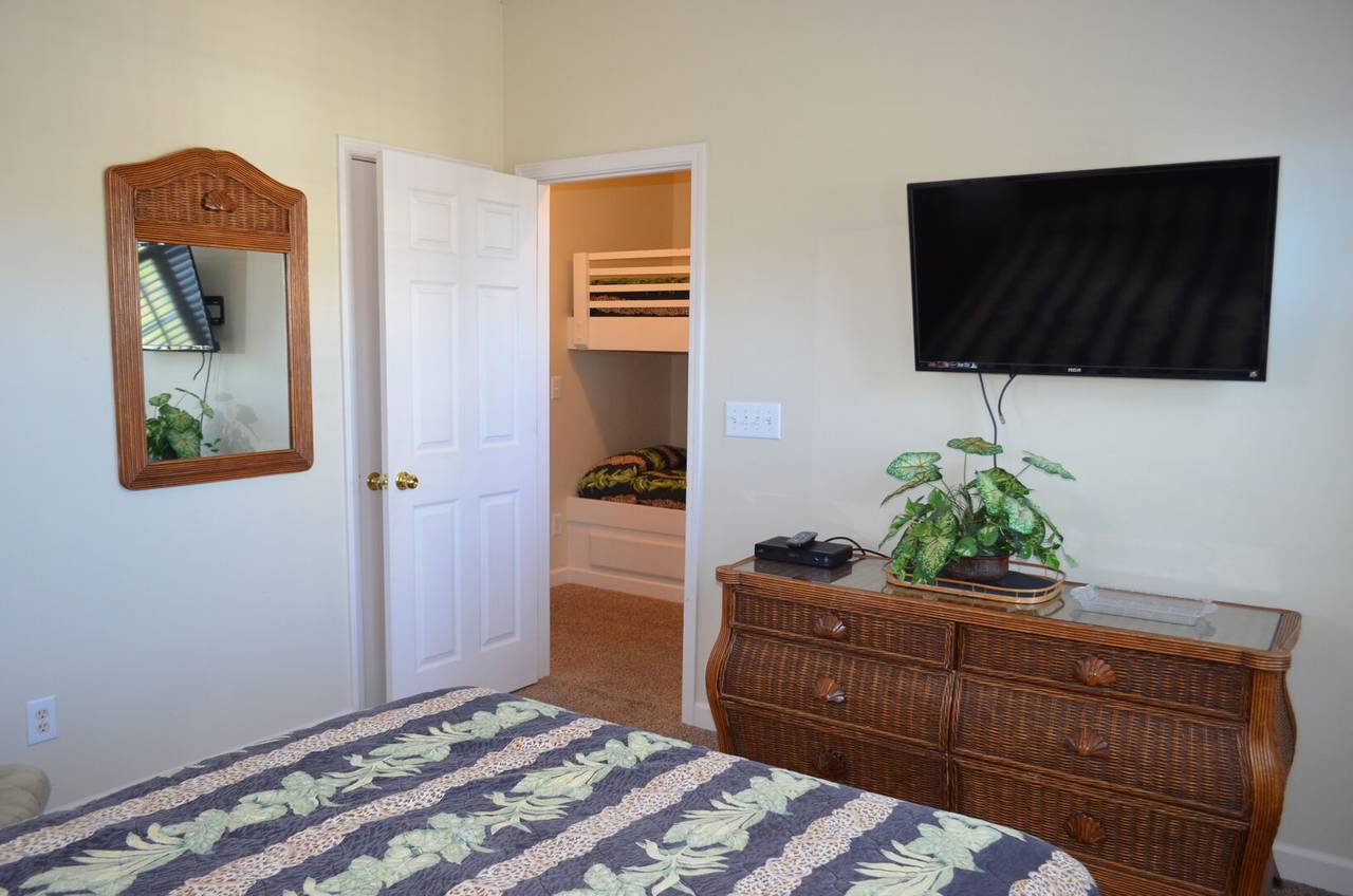 Bedroom 2 with Flat Screen TV Bedroom 2 with Flat Screen TV
