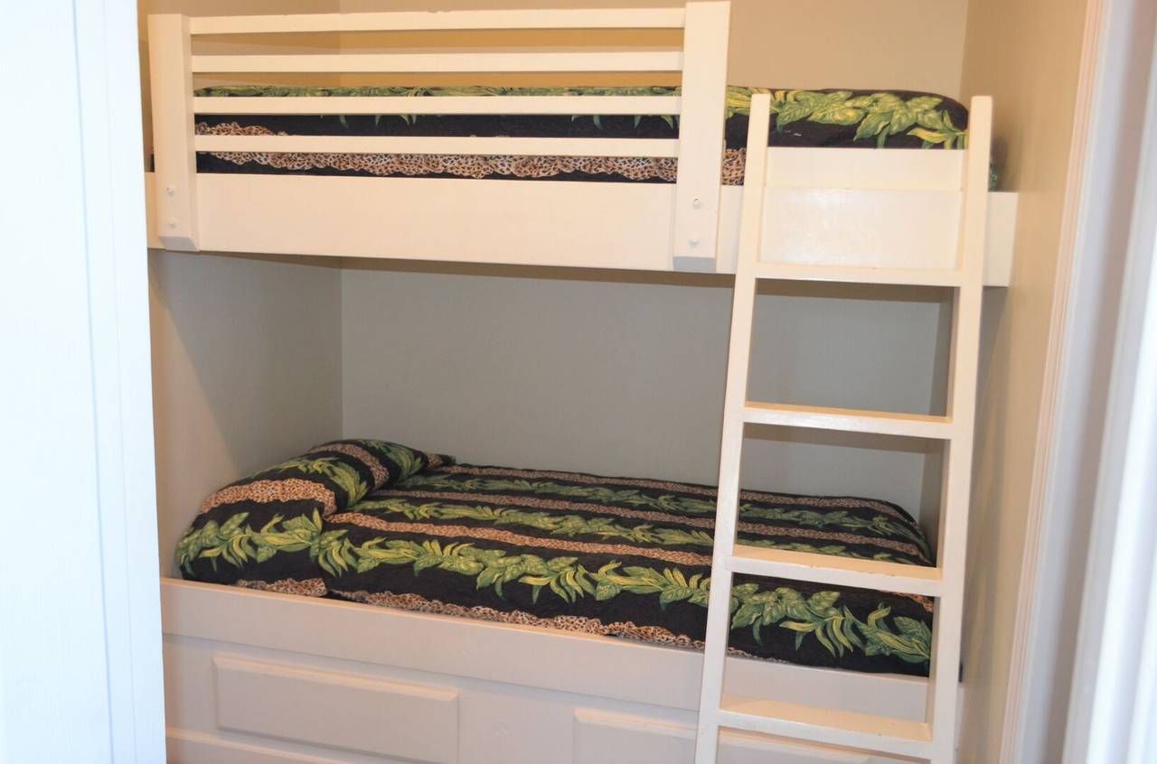 Built-In Bunks Adjacent to Bedroom 2 Built-In Bunks Adjacent to Bedroom 2