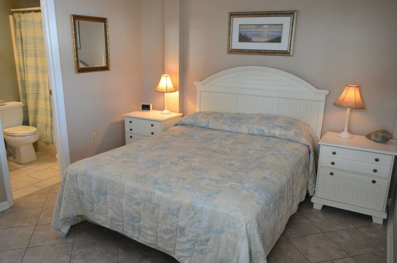 Bedroom 1 with Bathroom Access Bedroom 1 with Bathroom Access