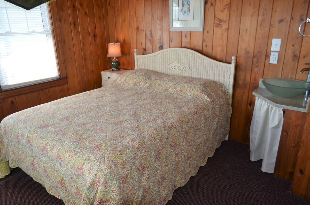 Bedroom 4 Upstairs - 1 Queen Bed Bedroom 4 Upstairs - 1 Queen Bed