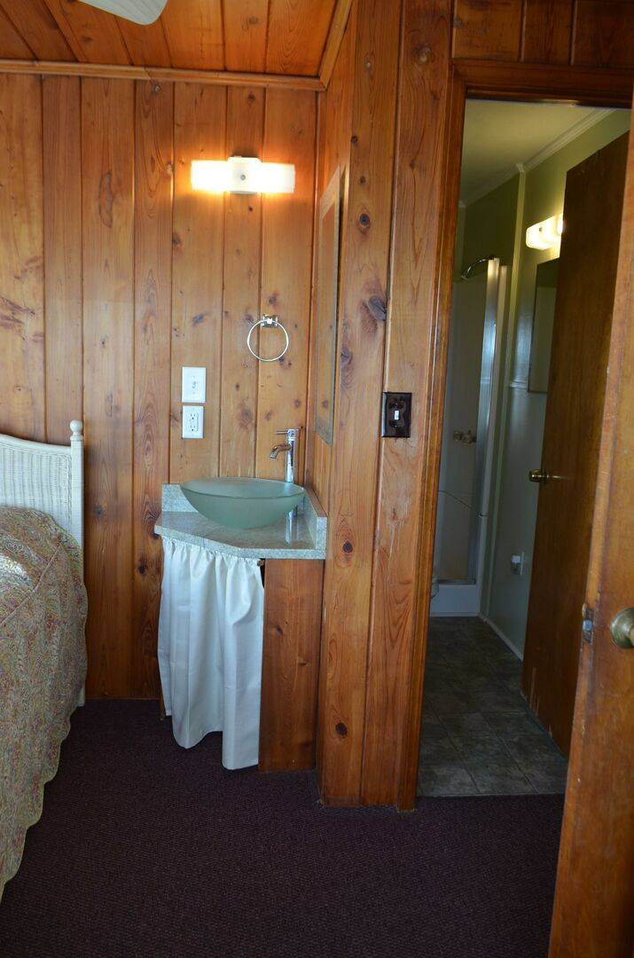 Bedroom 4 with Private Bathroom Bedroom 4 with Private Bathroom