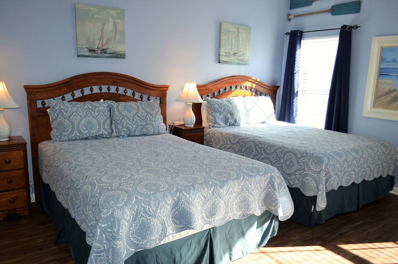 Bedroom 1 Down - 2 Queen Beds Bedroom 1 Down - 2 Queen Beds