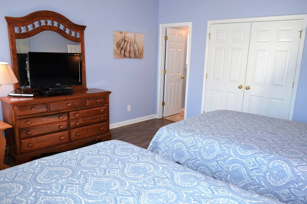 Bedroom 1 with Flat Screen TV & Private Bathroom Bedroom 1 with Flat Screen TV & Private Bathroom