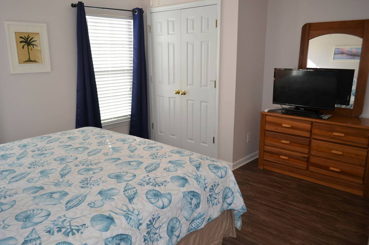 Bedroom 2 with Flat Screen TV Bedroom 2 with Flat Screen TV