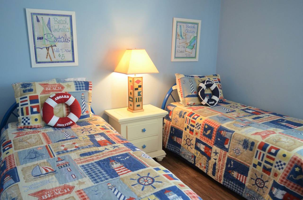 Bedroom 3 Up - 2 Twin Beds Bedroom 3 Up - 2 Twin Beds