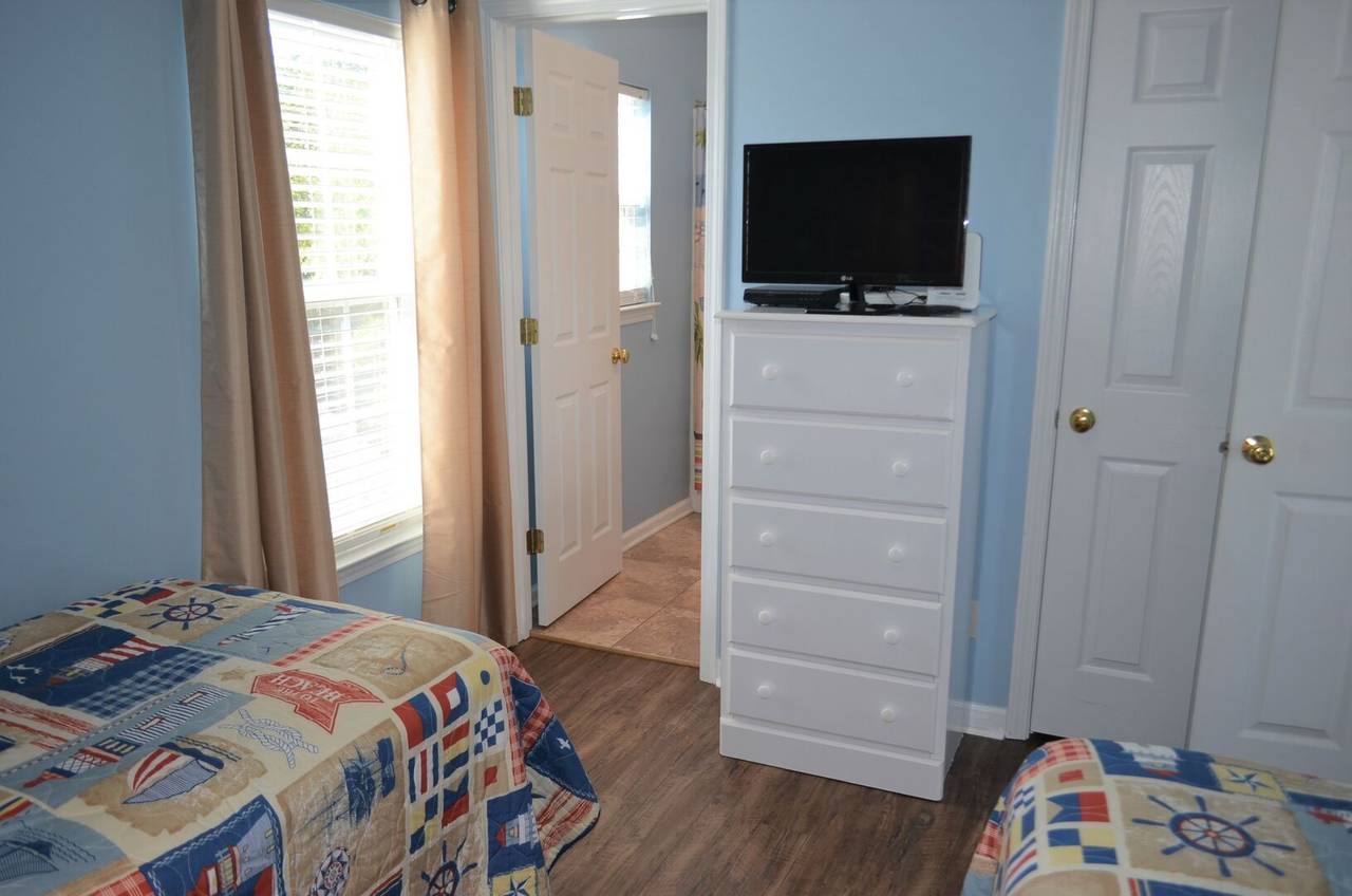 Bedroom 3 with Flat Screen TV & Private Bathroom Bedroom 3 with Flat Screen TV & Private Bathroom