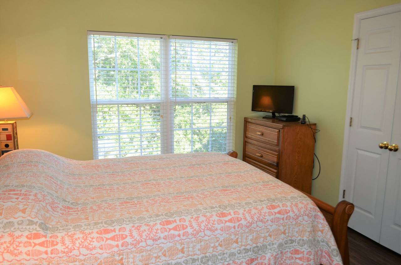 Bedroom 4 with Flat Screen TV Bedroom 4 with Flat Screen TV