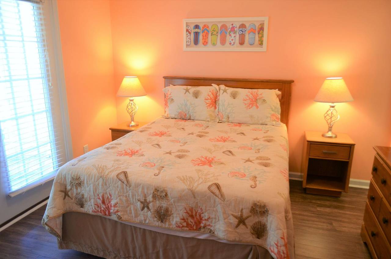 Bedroom 5 Up - 1 Queen Bed Bedroom 5 Up - 1 Queen Bed
