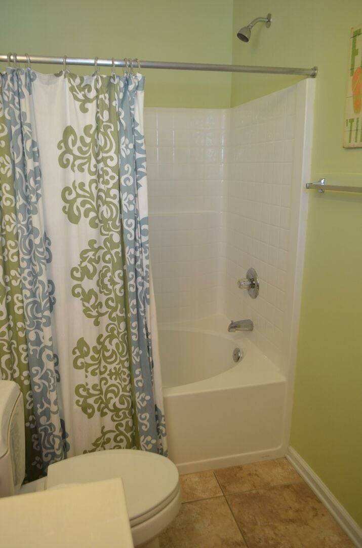 Bedroom 5 Bathroom with Shower/Tub Combo Bedroom 5 Bathroom with Shower/Tub Combo