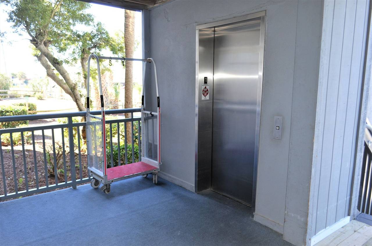 Elevator & Luggage Carts - Easy Loading & Unloading Elevator & Luggage Carts - Easy Loading & Unloading