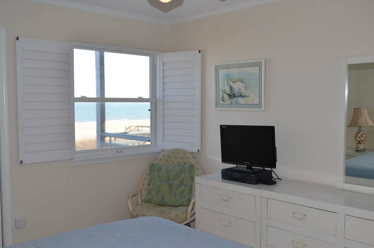 Bedroom 2 has ocean views! Bedroom 2 has ocean views!