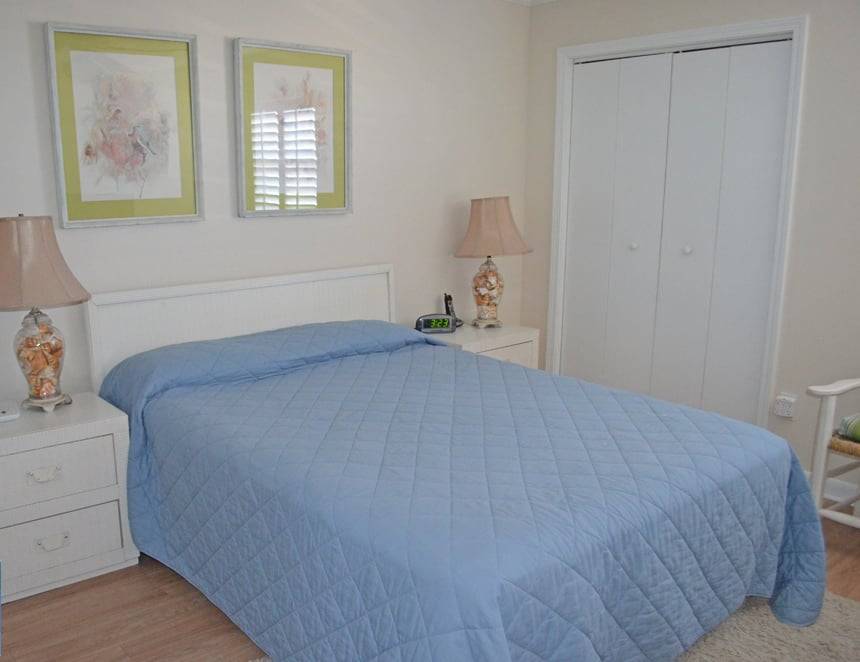 Bedroom 2 - 1 Queen Bed Bedroom 2 - 1 Queen Bed