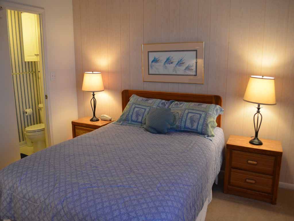 Bedroom 2 - 1 Queen Bed Bedroom 2 - 1 Queen Bed