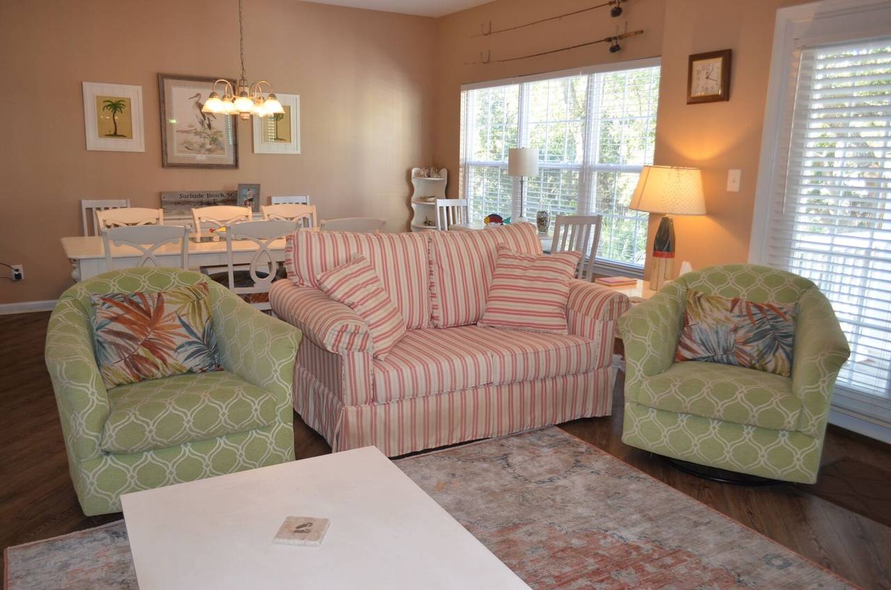 Lots of comfortable seating Lots of comfortable seating