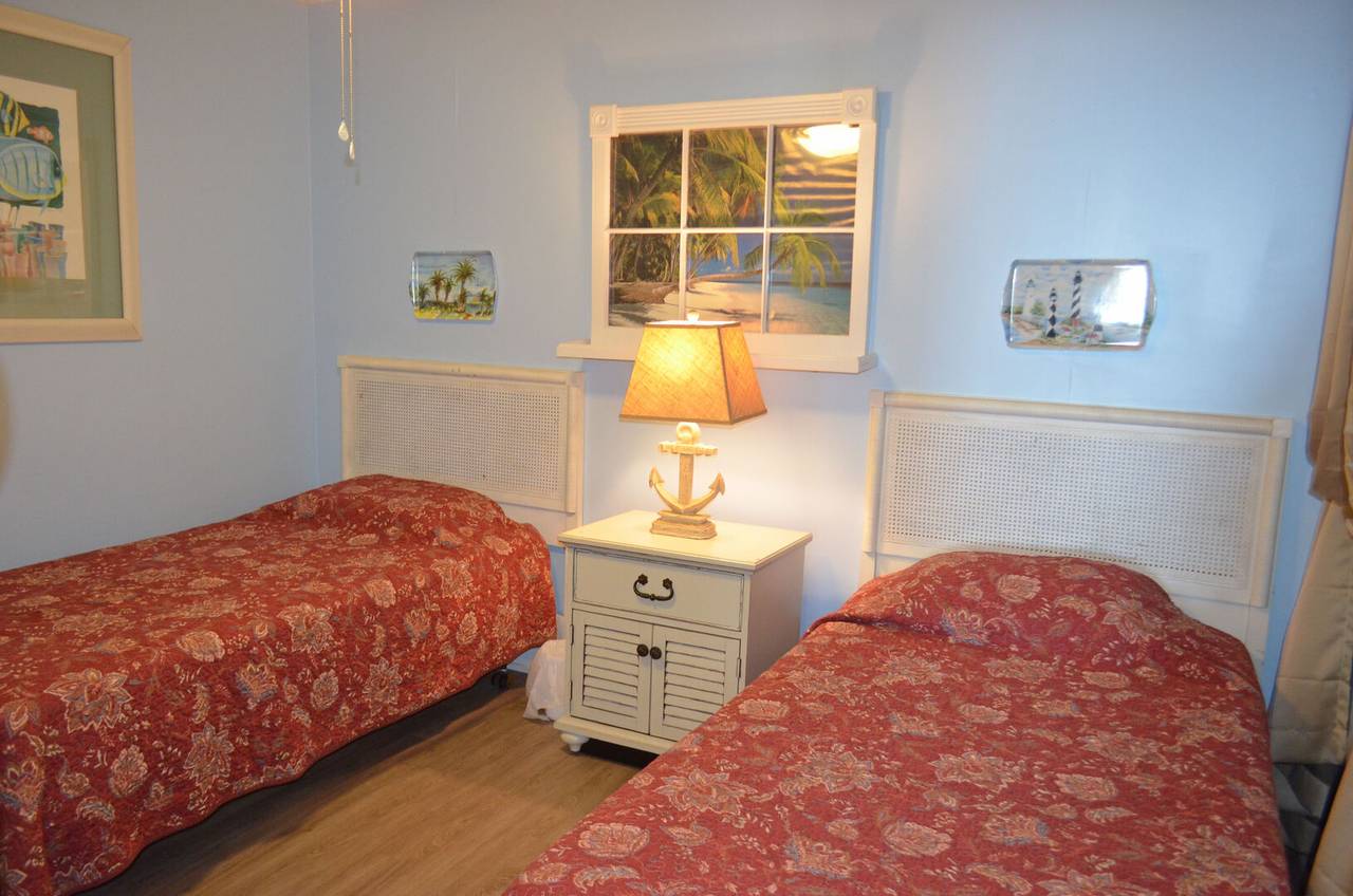 Bedroom 1 - 2 Twin Beds Bedroom 1 - 2 Twin Beds