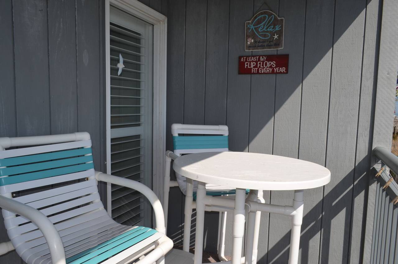 Dine & Unwind Outdoors! Dine & Unwind Outdoors!