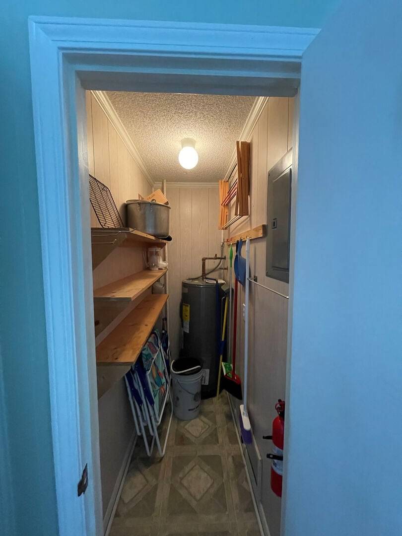 Storage room behind the kitchen. Storage room behind the kitchen.