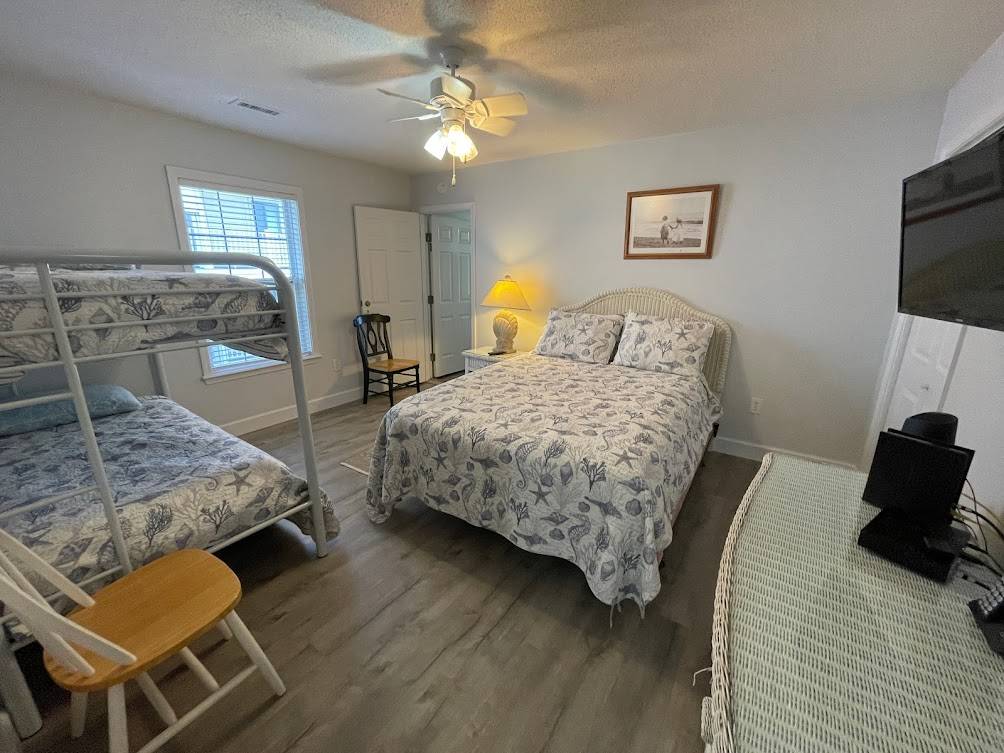 Bedroom 2 - Queen & Bunks Bedroom 2 - Queen & Bunks