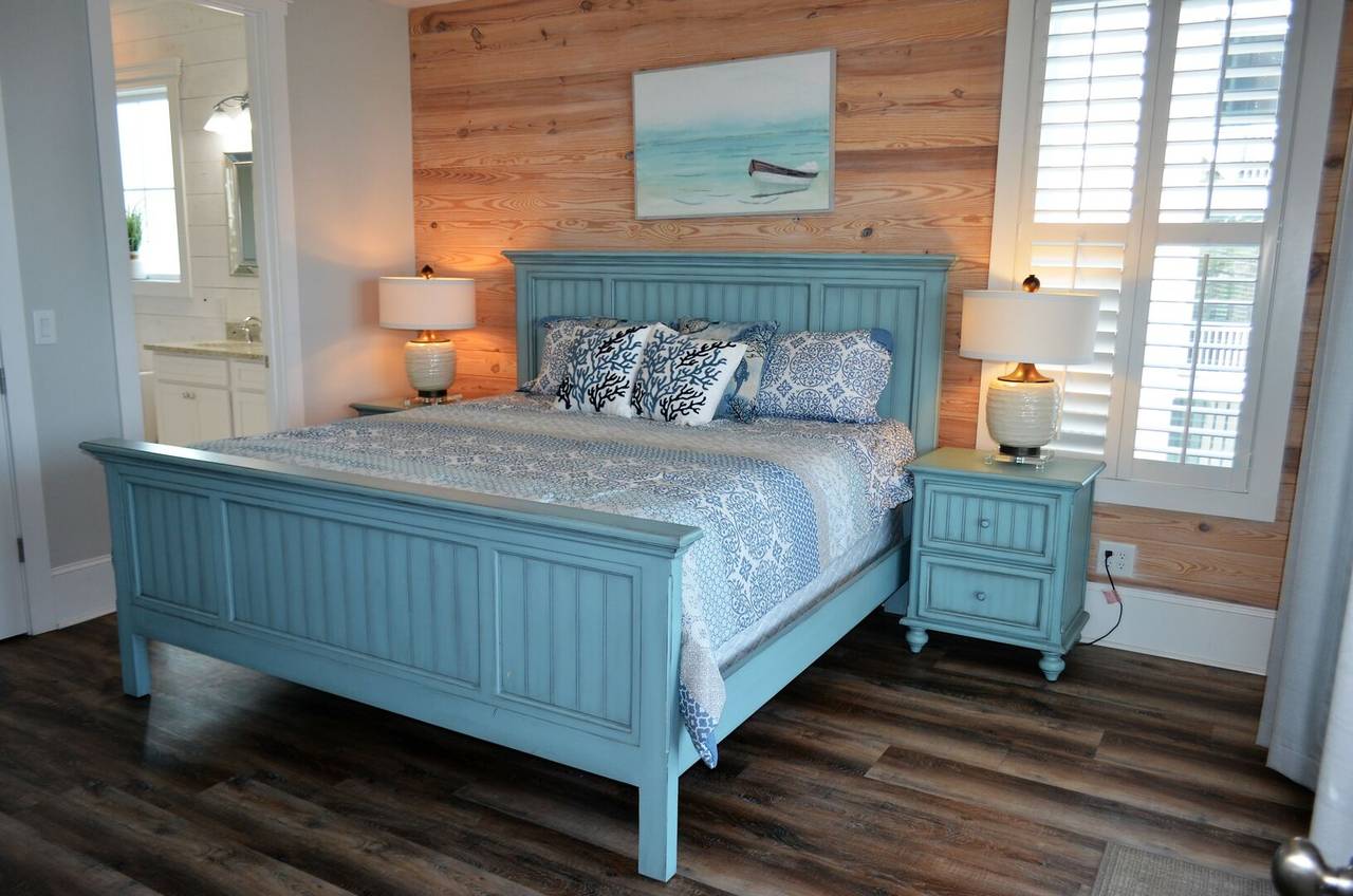 Bedroom 1 Down - 1 King Bed Bedroom 1 Down - 1 King Bed