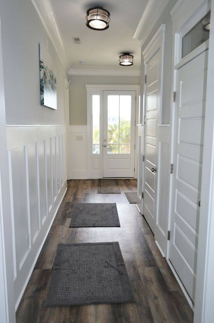 Hallway to Bedrooms 2 & 3 Hallway to Bedrooms 2 & 3