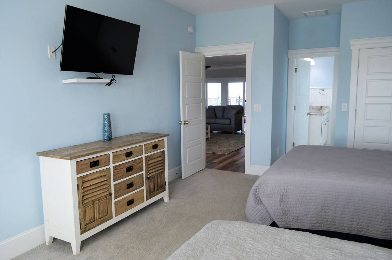 Bedroom 6 TV and private bath Bedroom 6 TV and private bath