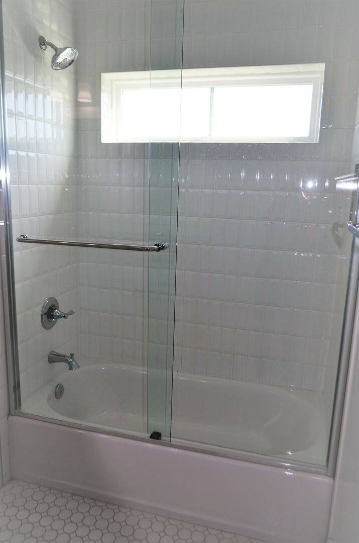 Bedroom 6 shower/tub combo Bedroom 6 shower/tub combo