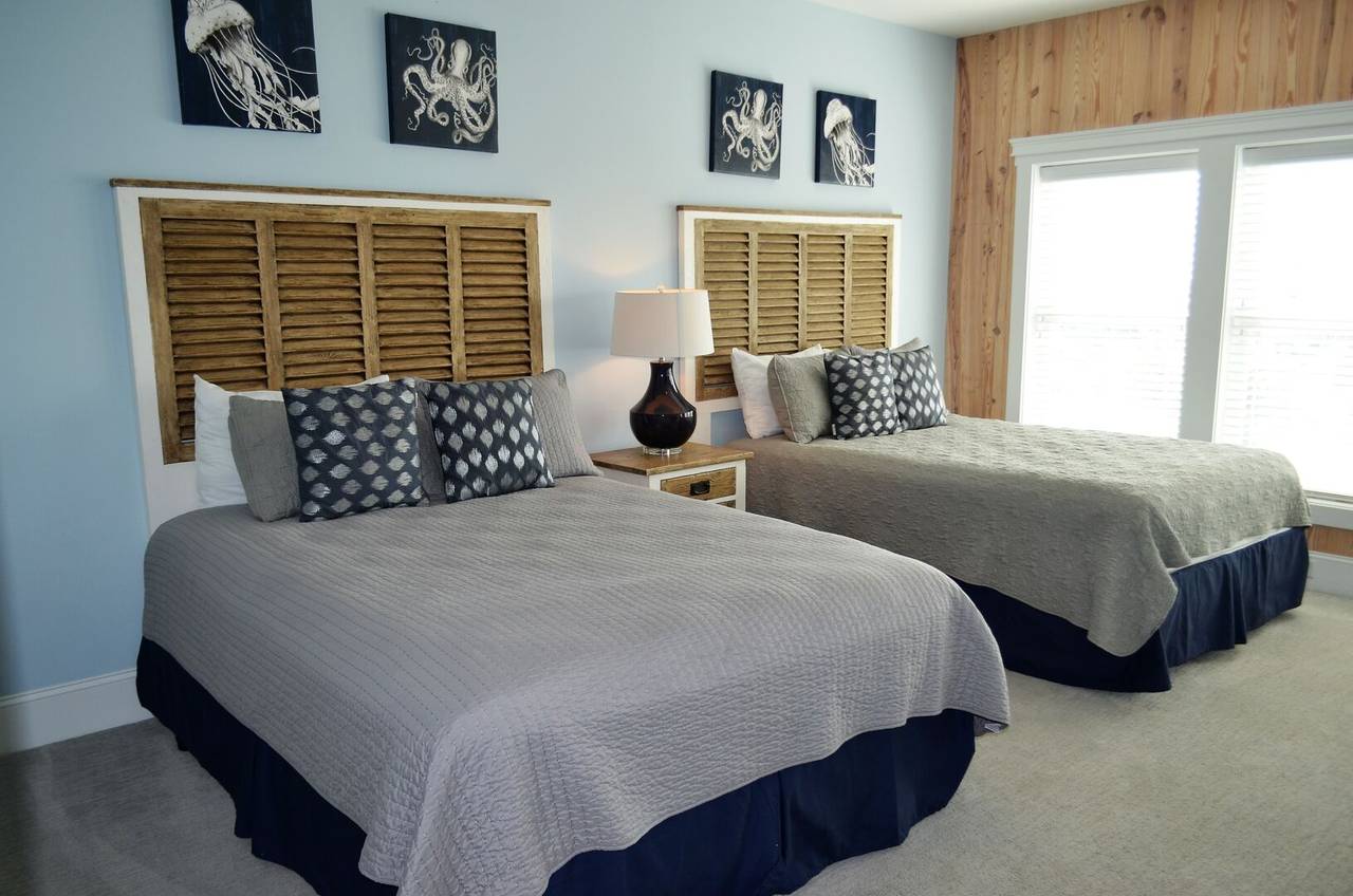 Bedroom 6 Up - 2 Queen Beds Bedroom 6 Up - 2 Queen Beds