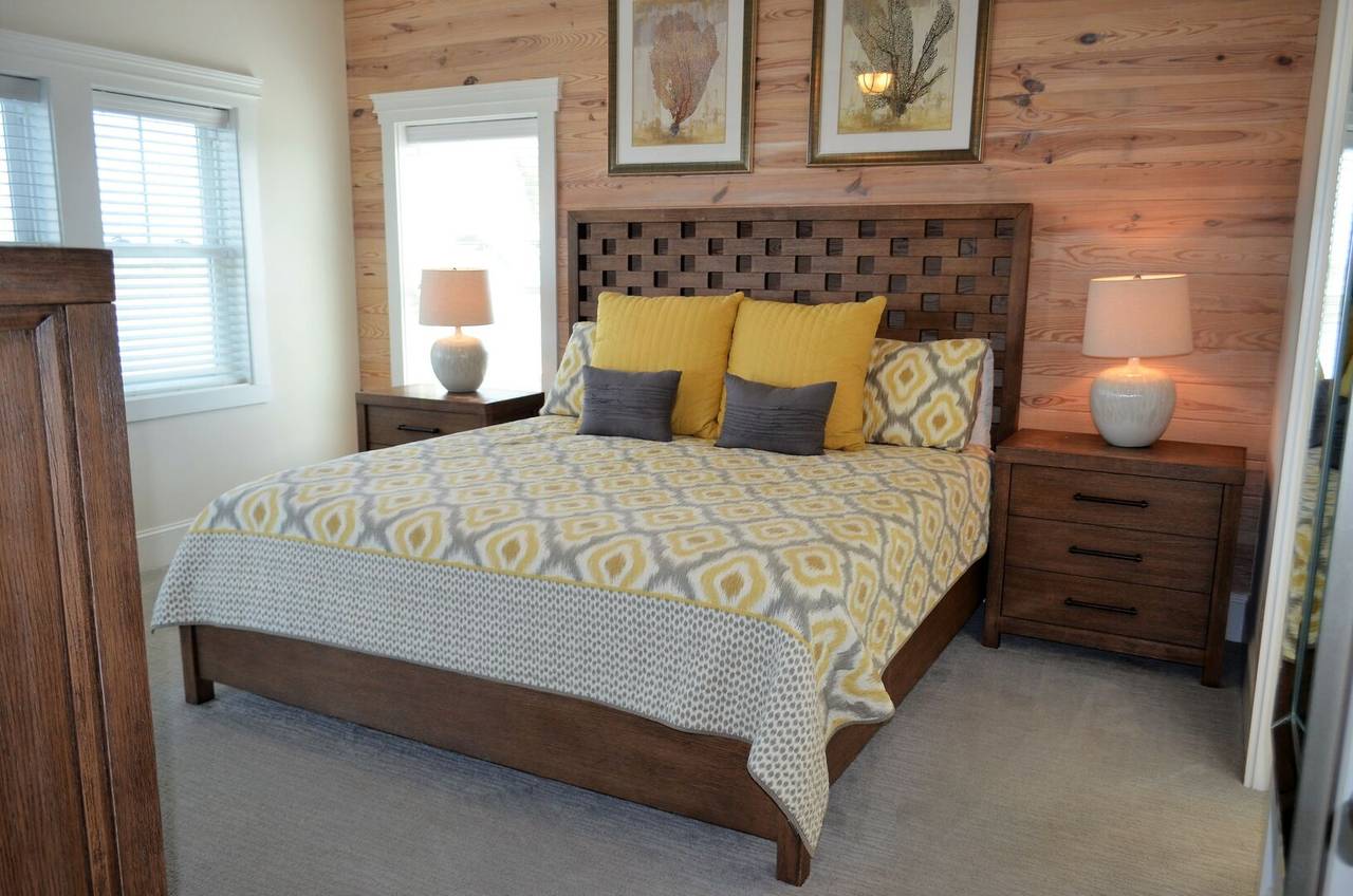Bedroom 5 Up - 1 King Bed Bedroom 5 Up - 1 King Bed