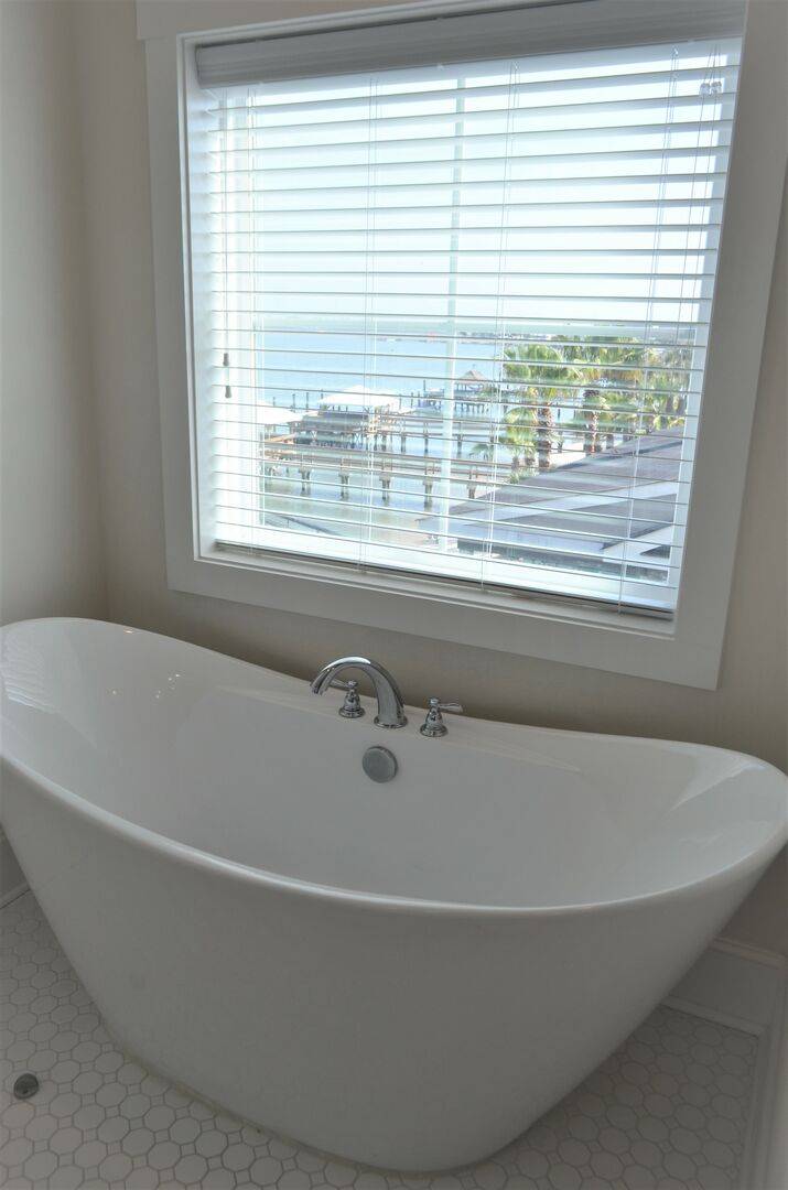 Creek views from the bathroom Creek views from the bathroom