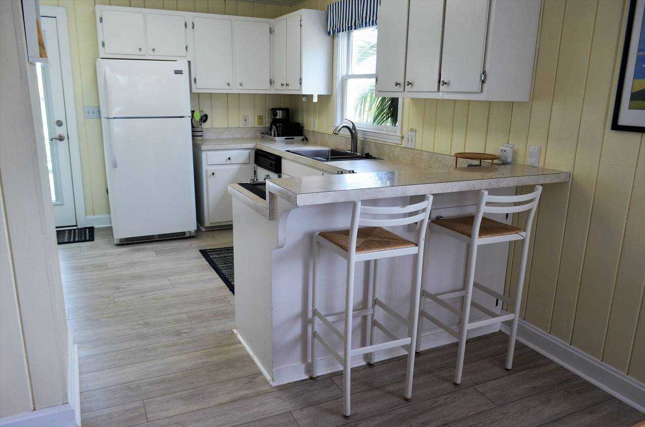 Cottage 1 - Breakfast Bar & Kitchen Cottage 1 - Breakfast Bar & Kitchen