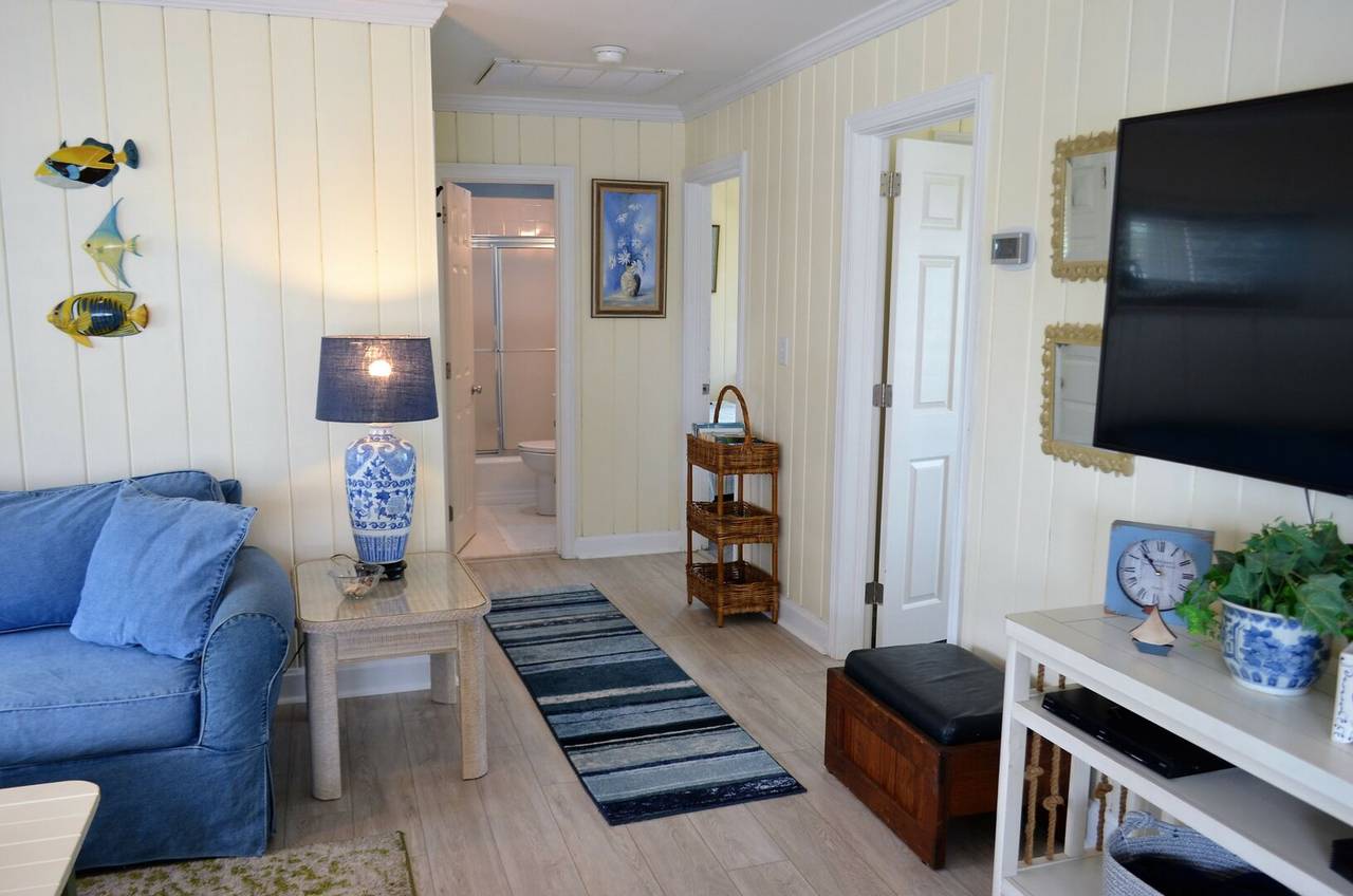 Cottage 1 - Entry to Bedrooms Cottage 1 - Entry to Bedrooms