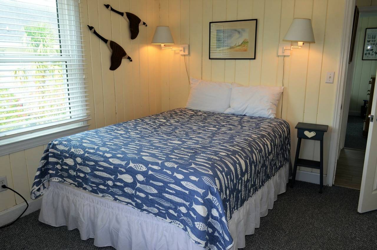 Cottage 1: Bedroom 1 - 1 Queen Bed Cottage 1: Bedroom 1 - 1 Queen Bed