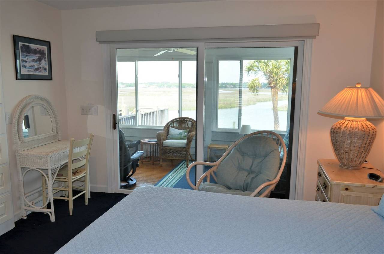 Cottage 2: Bedroom 1 - Access to Carolina Room Cottage 2: Bedroom 1 - Access to Carolina Room