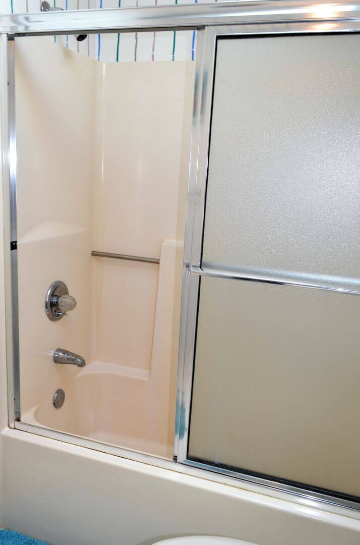 Cottage 2: Upstairs Hall Bath with Shower/Tub Combo Cottage 2: Upstairs Hall Bath with Shower/Tub Combo