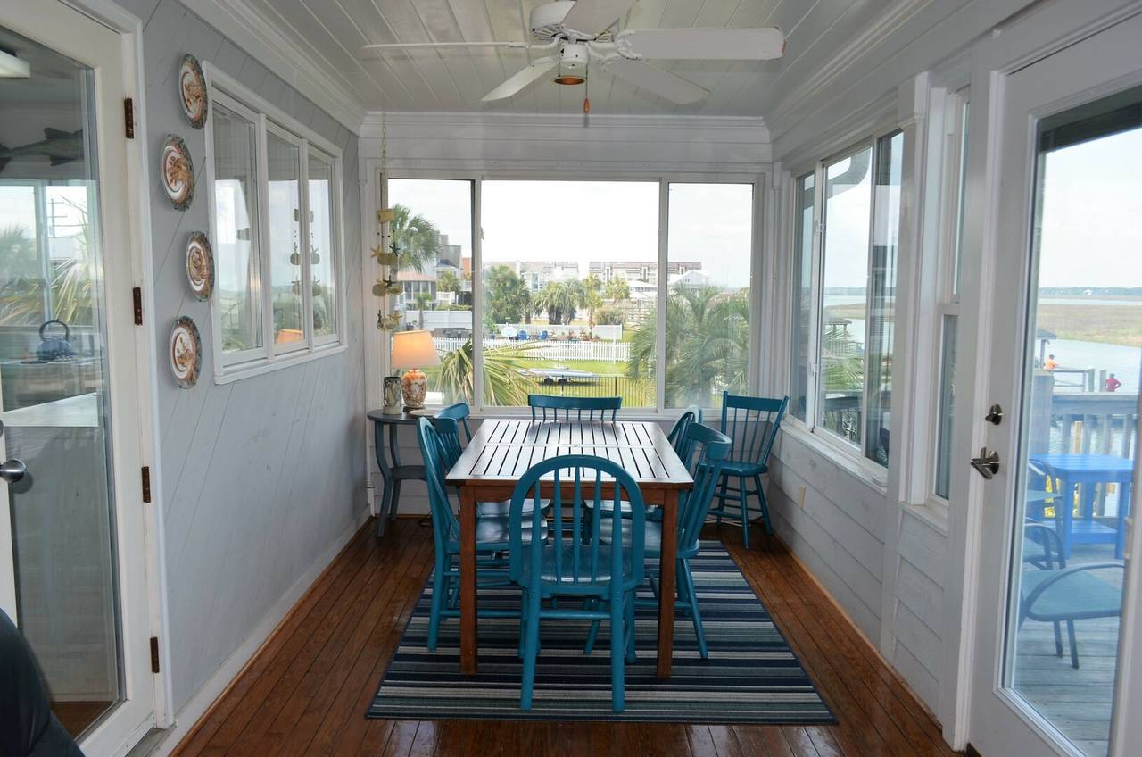 Cottage 2 - Carolina Room with Dining Table Cottage 2 - Carolina Room with Dining Table