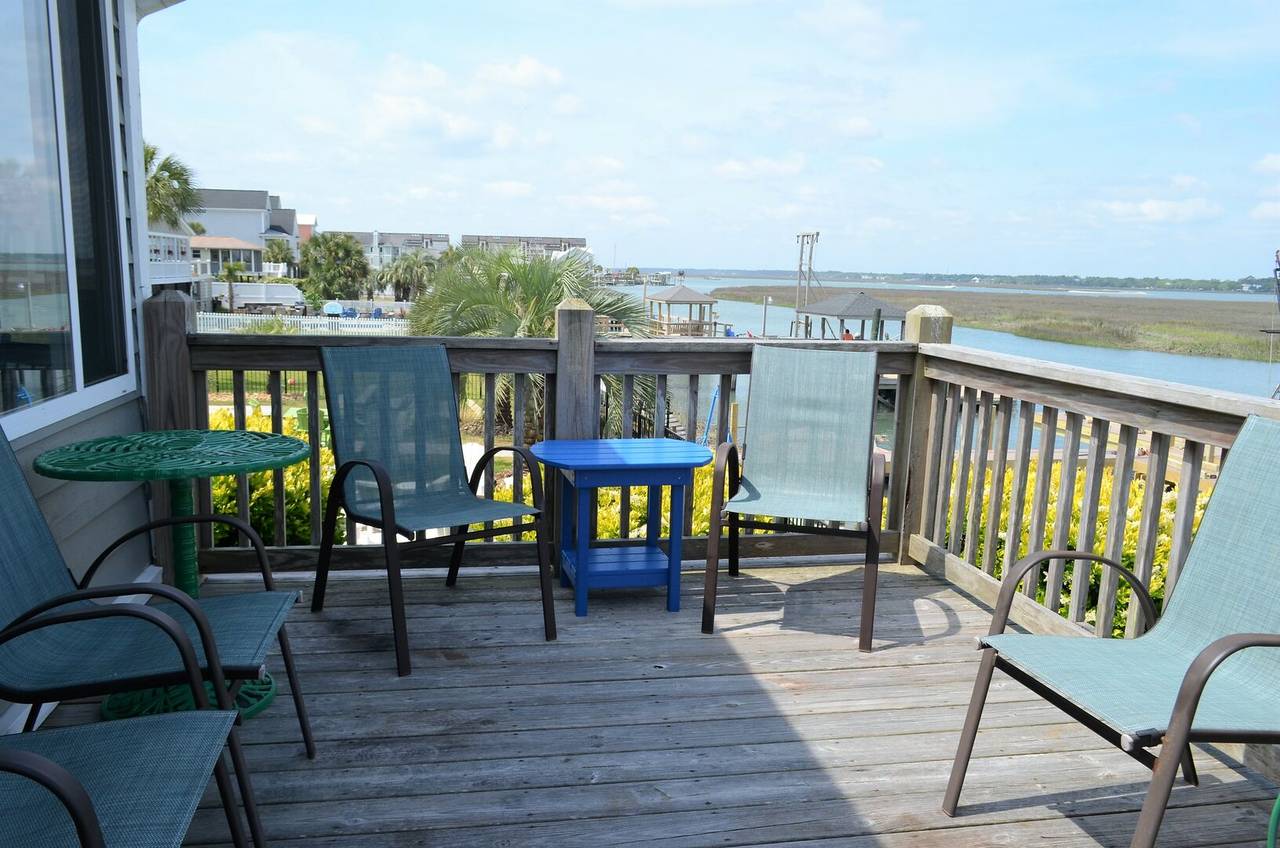 Cottage 2 - Sundeck Seating Cottage 2 - Sundeck Seating