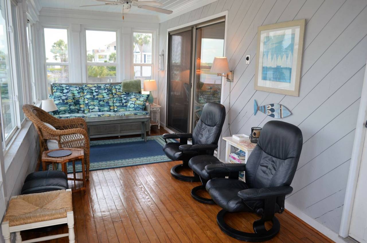 Cottage 2: Carolina Room with Extra Seating Cottage 2: Carolina Room with Extra Seating