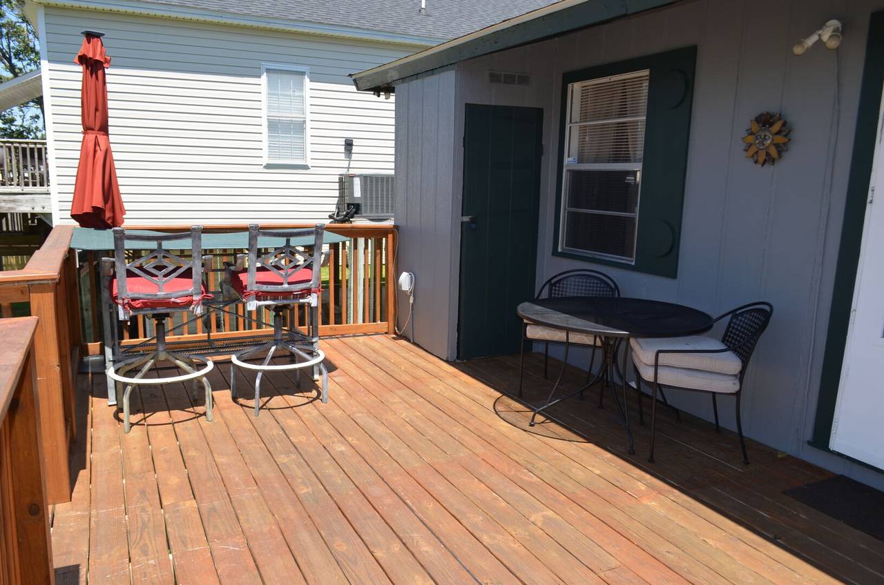 Rear sundeck Rear sundeck